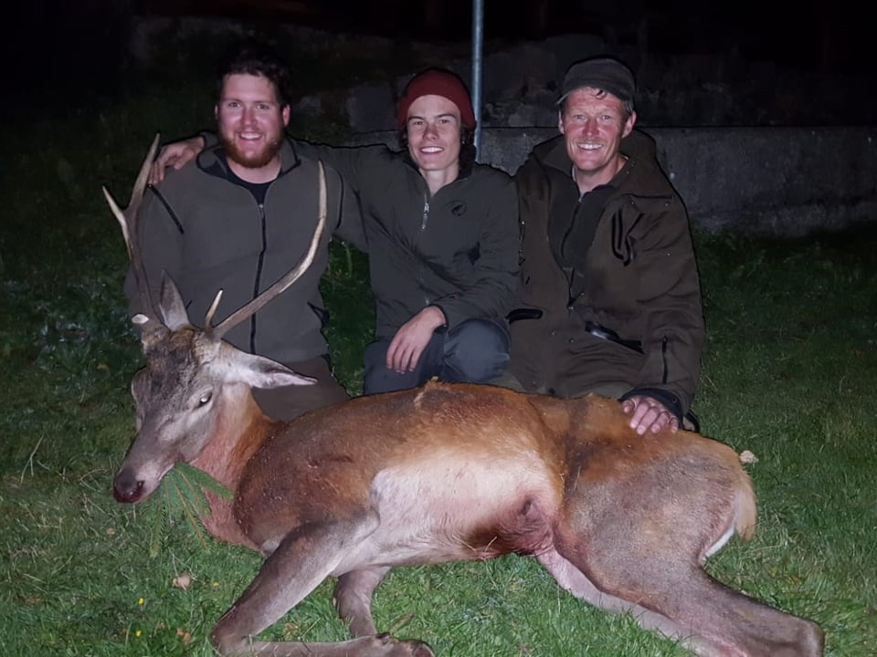 Taur-tschierv da sis, sajettà da Robin Flury cun Jan Giossi e Pio Hendry, ils 25 da settember a Vons, Sedrun. 