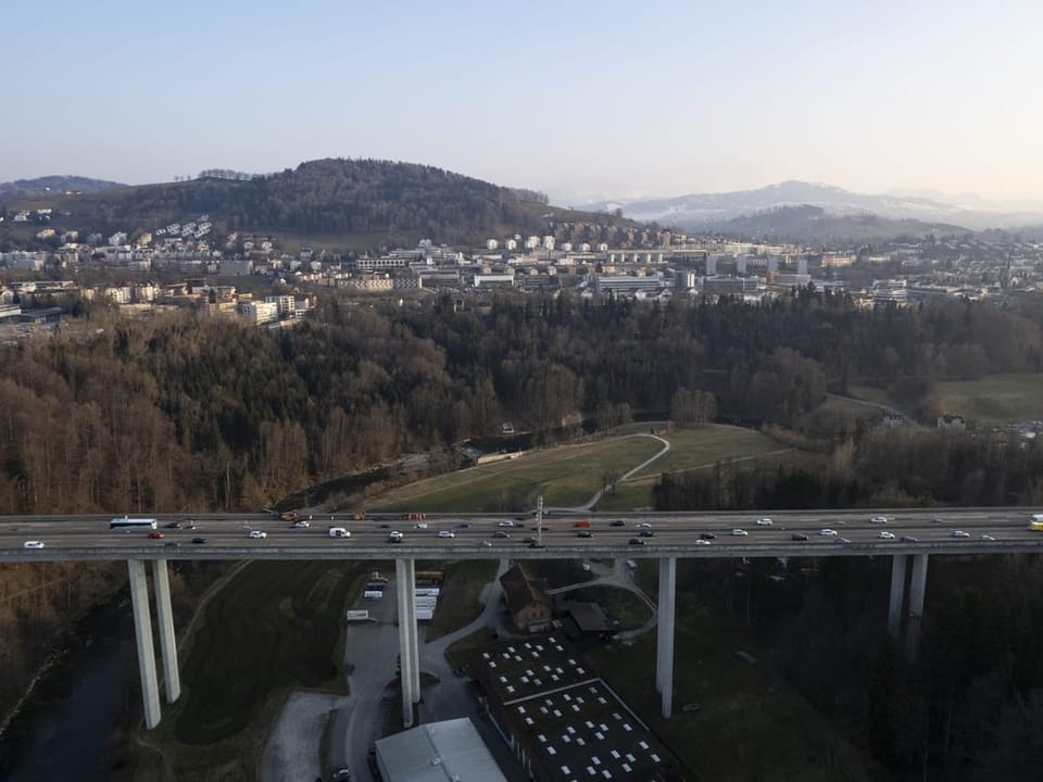 Blick auf die Stadtautobahn St. Gallen beim Sitterviadukt.
