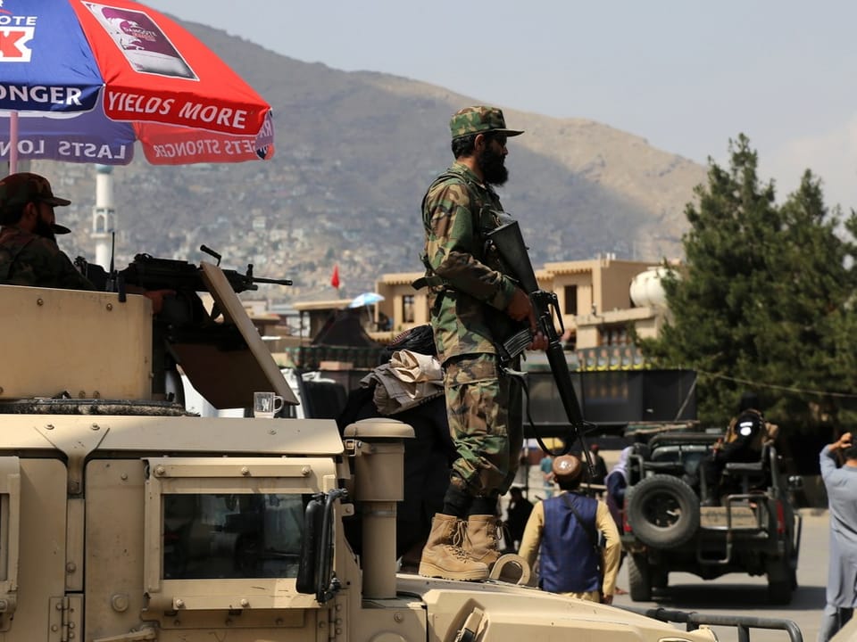 Checkpoint, Taliban mit Maschinengewehr