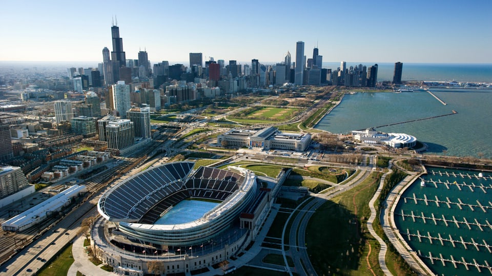 Luftaufnahme Chicagos mit Downtown und Lake Michigan.