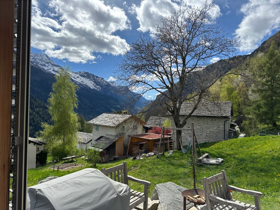 WohnzimmerAussicht Richtung Italien.