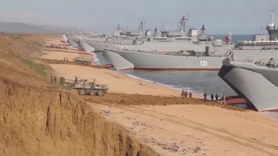 Russisches Militärmanöver auf der Krim im Jahr 2021 unter Beteiligung der Schwarzmeerflotte.