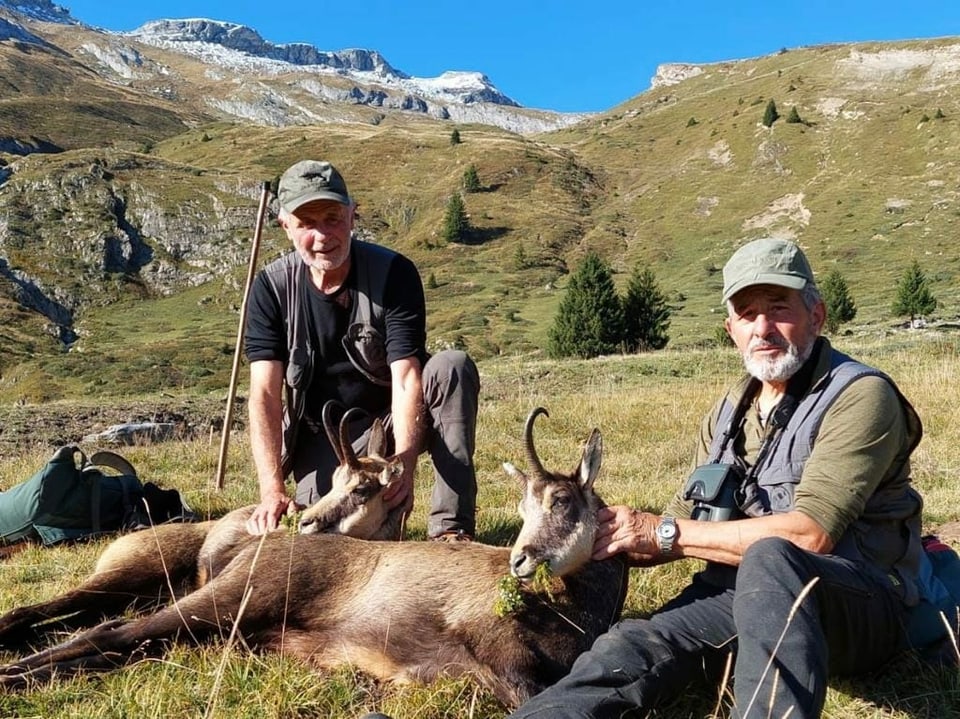 Toni Vinzens e Victor Caviezel cun lur bells bucs da la pezza.