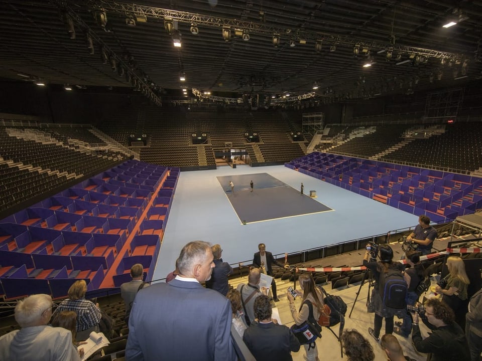 Sicht auf den Court der neuen halle.