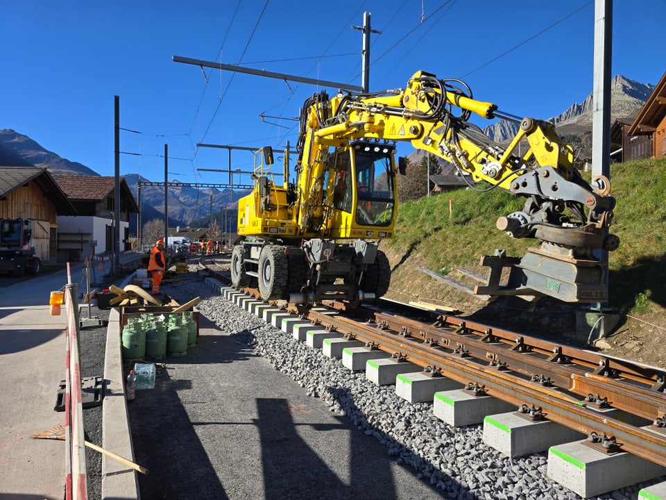 Die Matterhorn-Gotthard Bahn hat für Bauarbeiten die Strecke über den Oberalppass total gesperrt. 