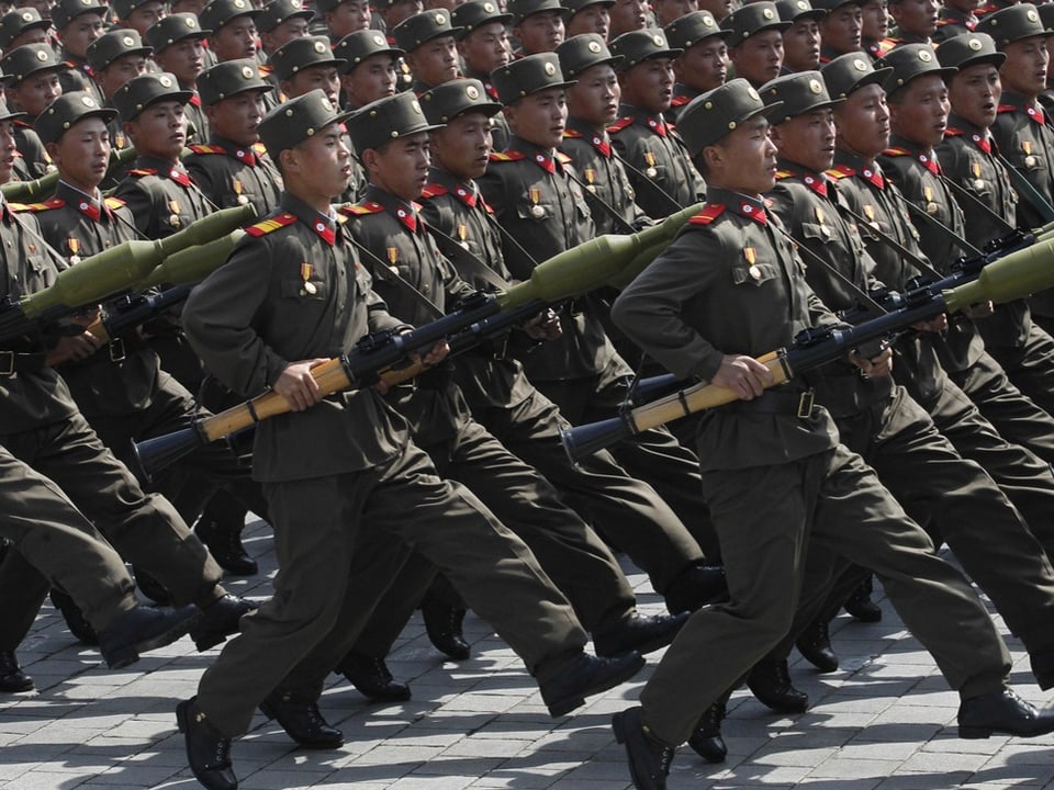 Nordkoreanische Soldaten während einer Parade.