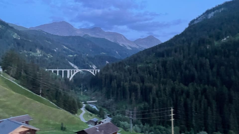 La cuntrada vers Arosa, cun il viaduct da Langwies