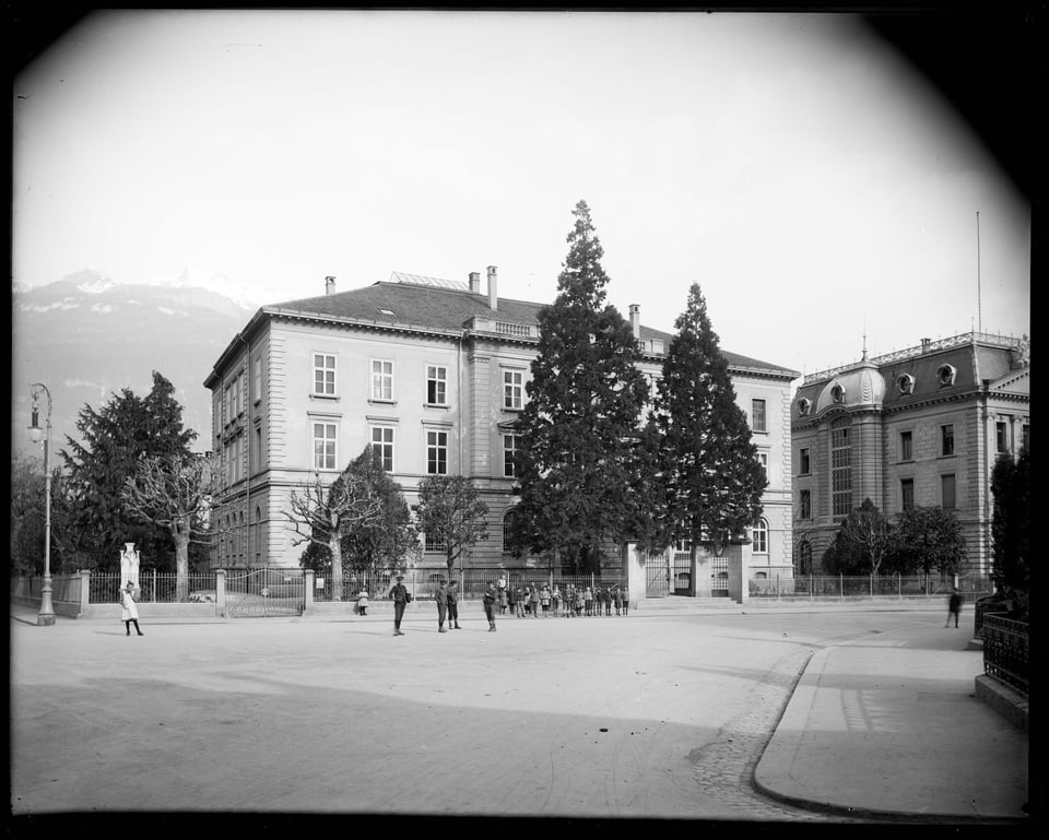 Fotografia da l'onn 1911 dal bajetg statal.