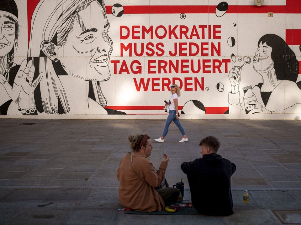 Graffiti: Demokratie muss jeden Tag erneuert werden