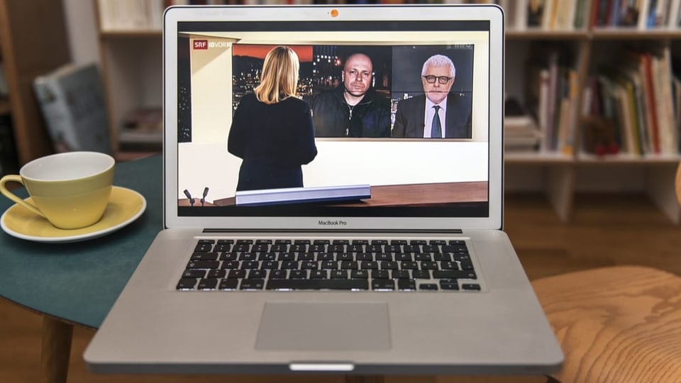 Auf dem Laptop läuft die Tagesschau