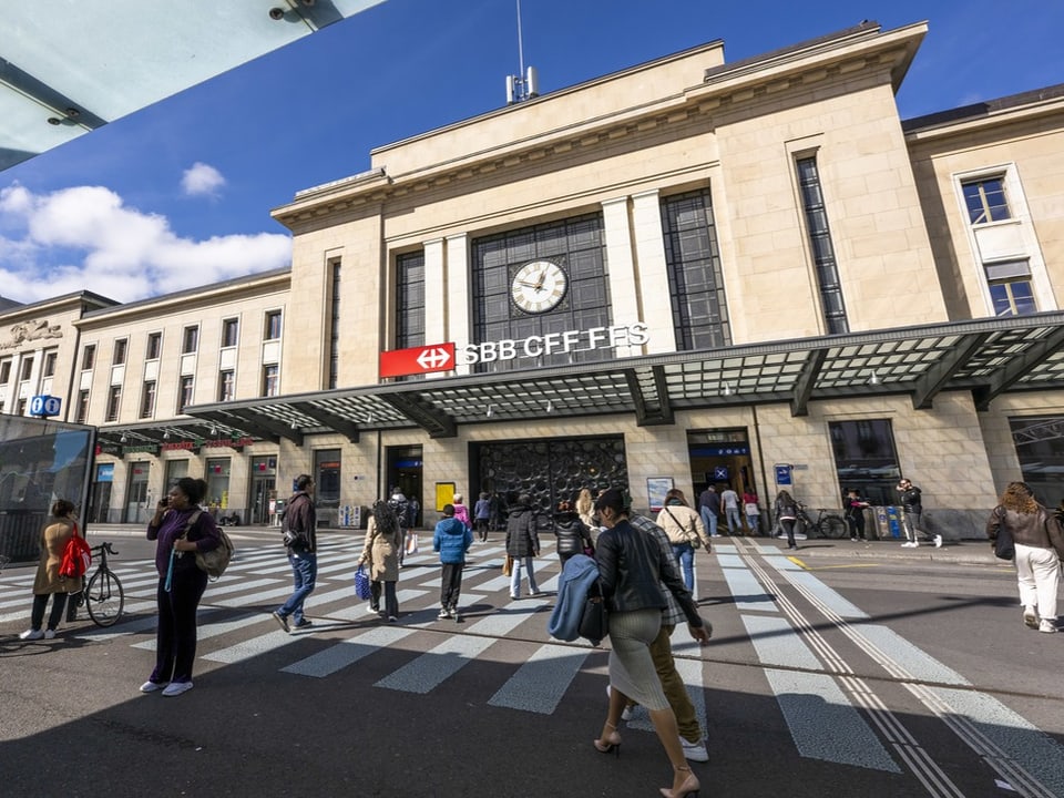 Reisende am Hauptbahnhof Genf