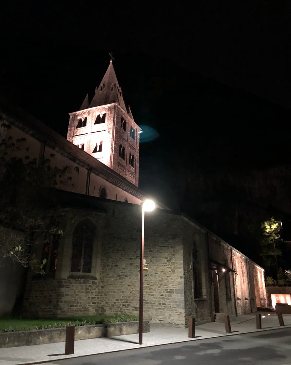 Beleuchteter Klosterturm. 