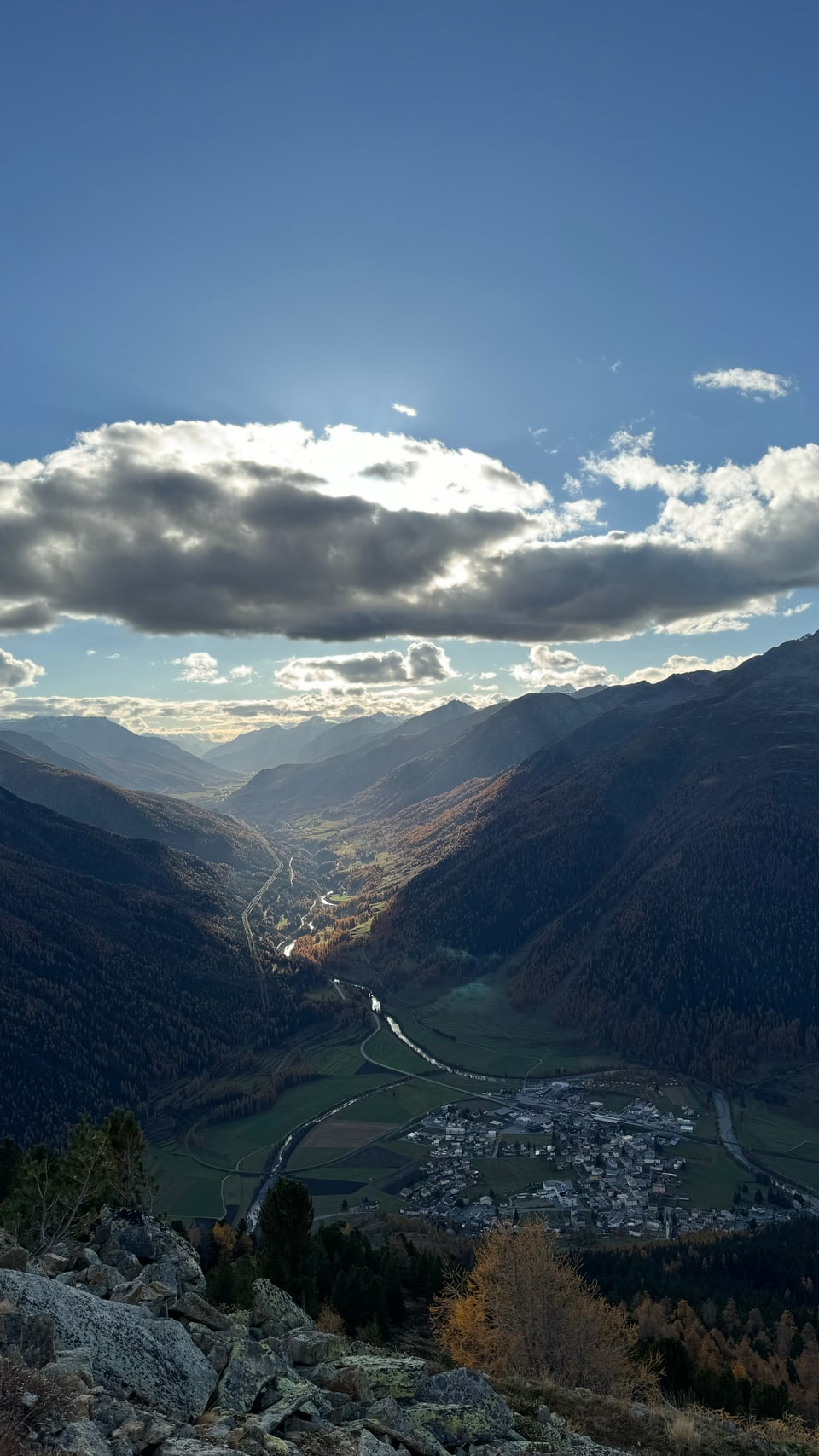 Blick auf Zernez von Munt Baselgia aus.