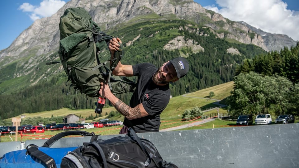 Elias aus Summaprada ist ready. Seine Kollegen erwarten ihn schon seit längerem. Die Truppe hat sich bereits am Mittwoch auf dem Festgelände eingerichtet.