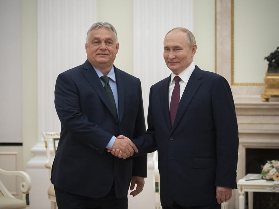 Orban und Putin geben sich die Hand. 