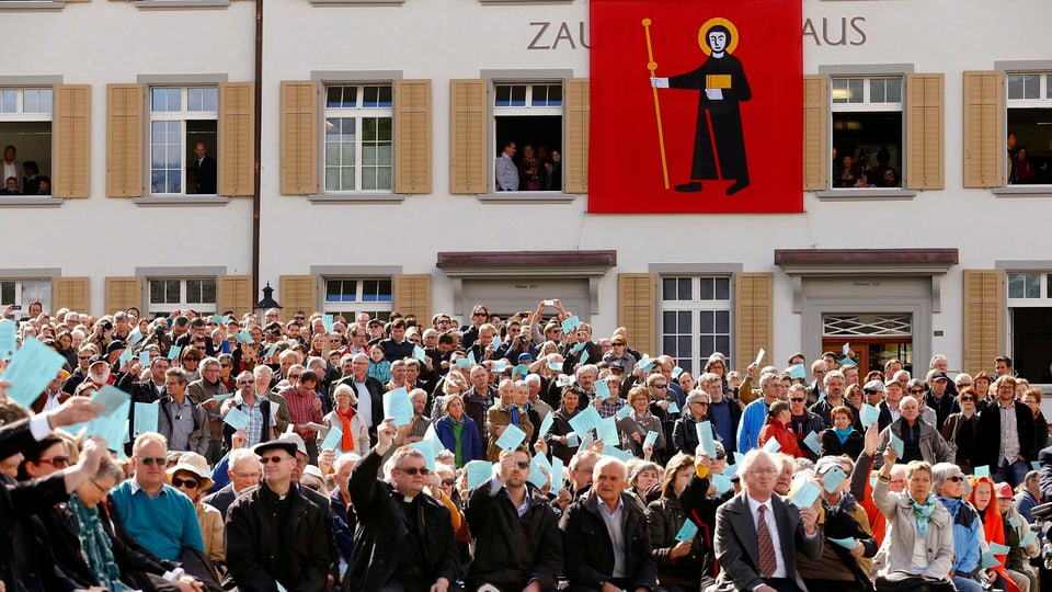 Am Sonntagmorgen findet in Glarus die Landsgemeinde statt.