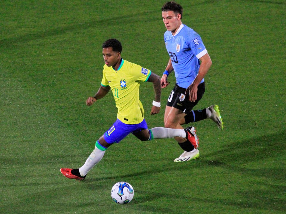 Eine Szene aus einem Spiel zwischen Uruguay und Brasilien.