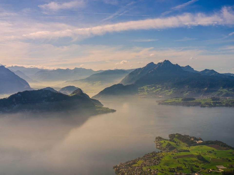 Blick auf Bürgenstock und Pilatur