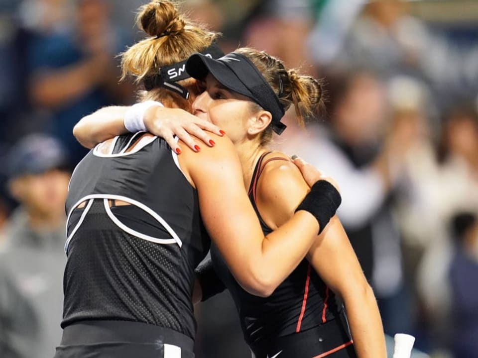 Belinda Bencic muss Beatriz Haddad Maia in Toronto zum Einzug in den Halbfinal gratulieren.