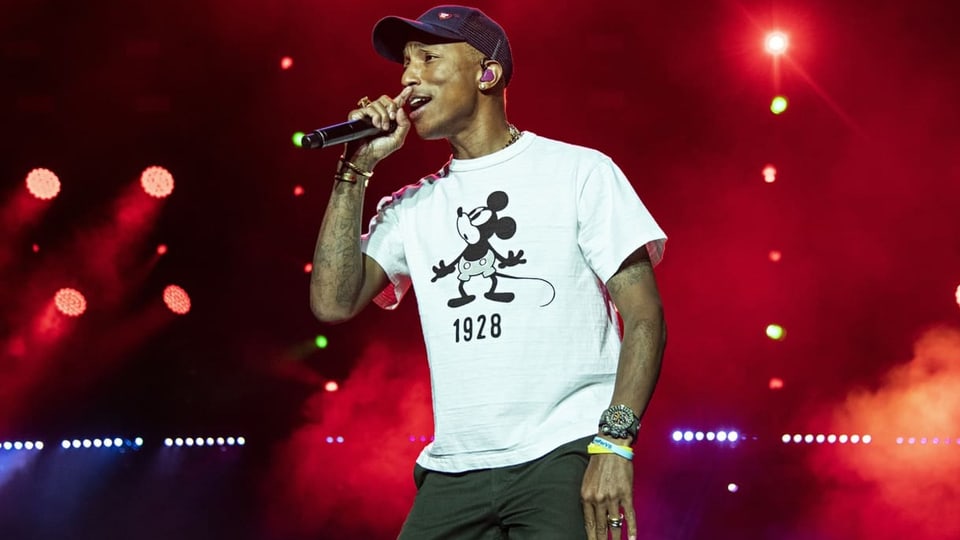 Pharrell Williams performt live im Mercedes-Benz Superdome in New Orleans, USA.
