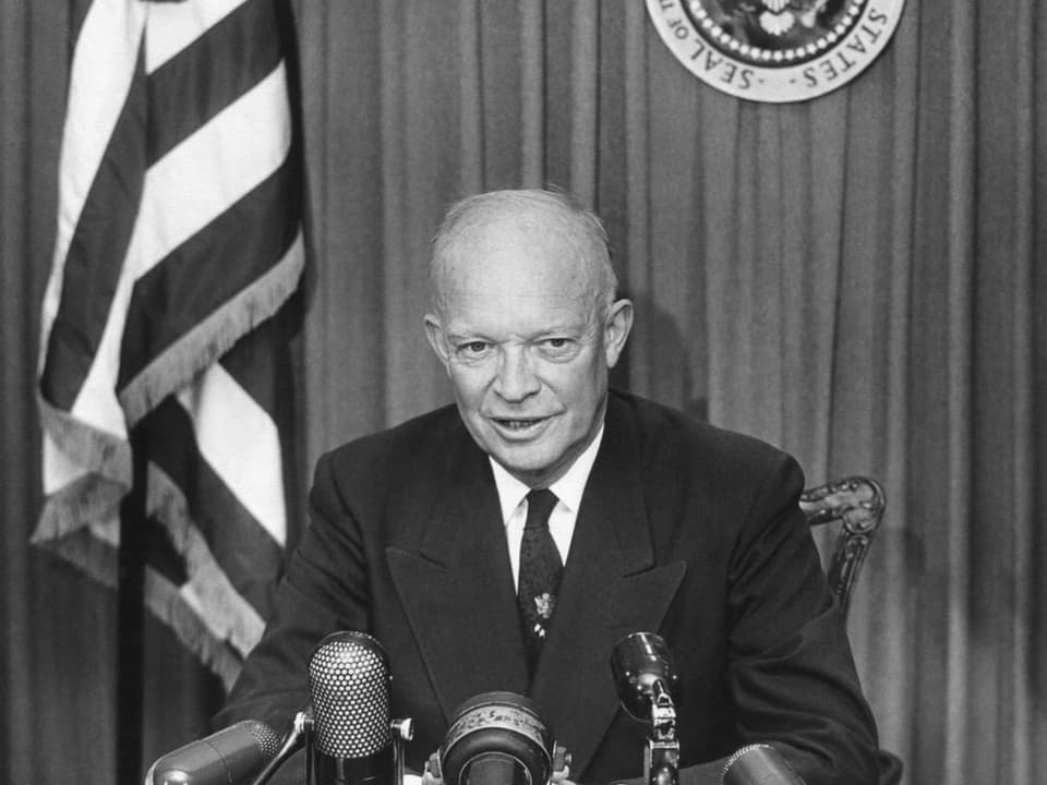 Eisenhower bei einer Ansprache.