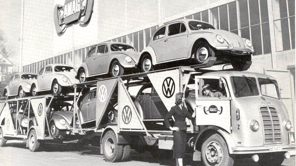 Historisches Bild der Anlieferung von VW Käfer