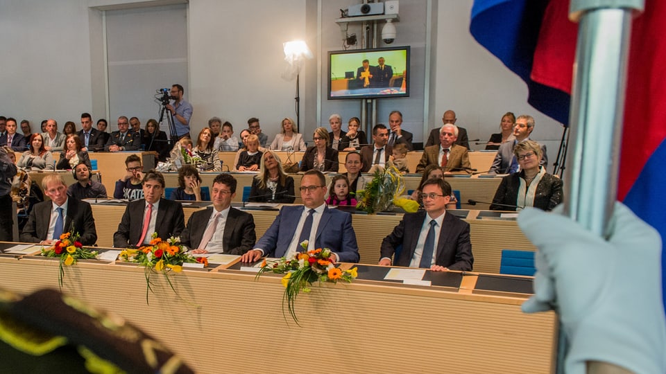 Regierungsräte Claudio Zali, Manuele Bertoli, Paolo Beltraminelli, Norman Gobbi und Christian Vitta bei der Vereidigung.