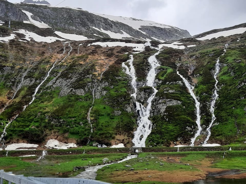 Wasserfälle in den Bergen