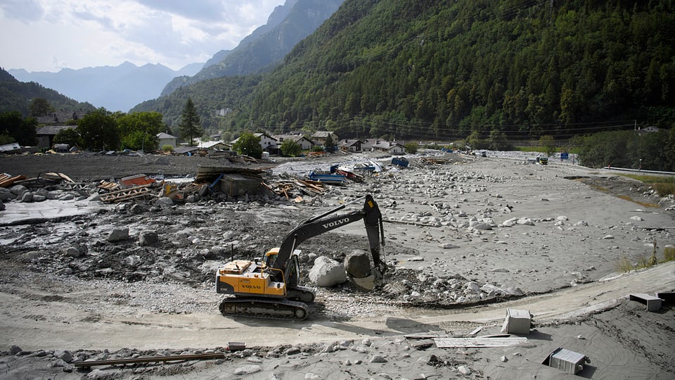 Bagger in Schlamm stehend