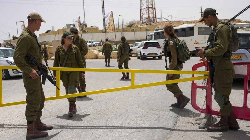 Israelische Sicherheitskräfte am Grenzübergang 