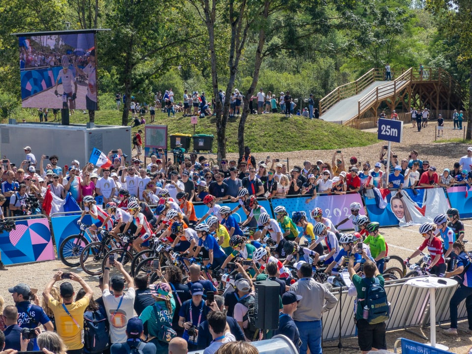 Paris 2024: Start Frauen-Mountainbike Rennen