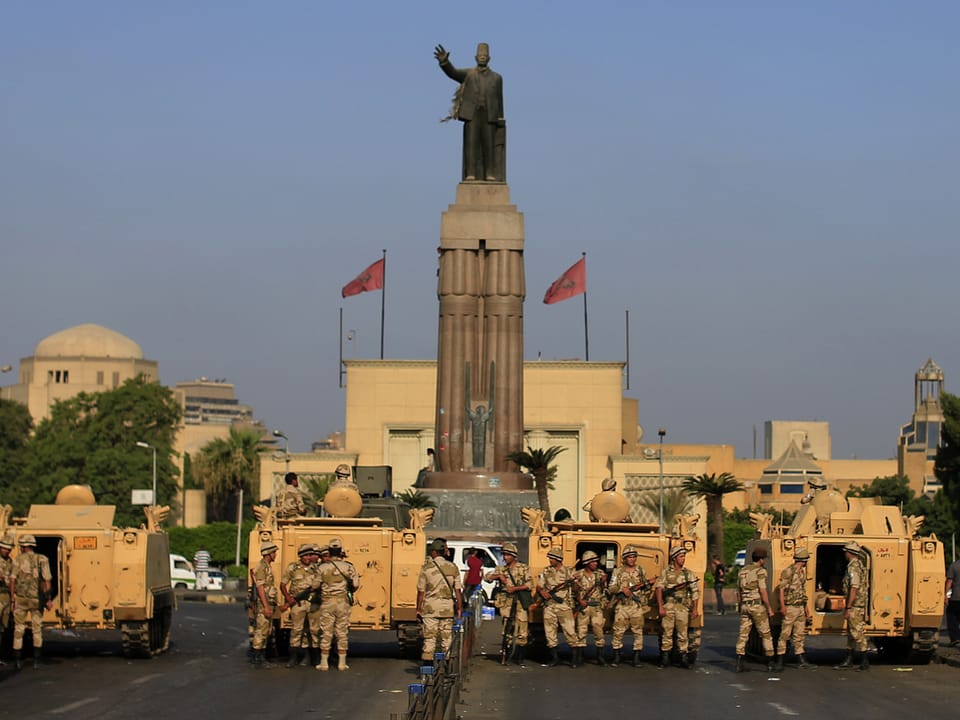 Panzer vor dem Tahrir Platz