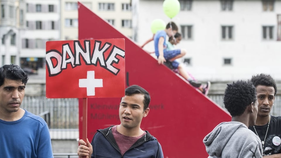 Geflüchtete bedanken sich an einer Kundgebung 2018 in Luzern für ihre Aufnahme in der Schweiz.