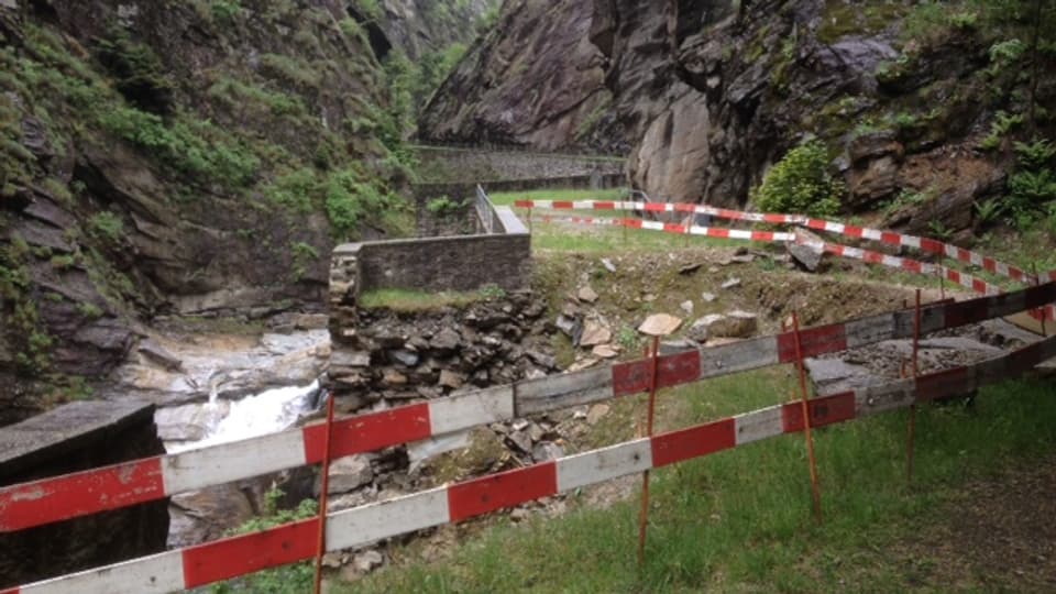 Foto der Abbruchstelle, die von einem Baugerüst umzäunt ist