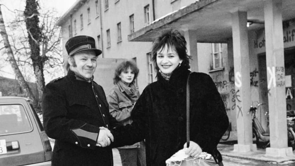 Die Luzerner Sängerin Vera Kaa 1984 vor dem Sedel.