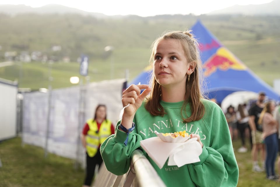 Man kann auch sein Abendessen während eines Konzerts geniessen.