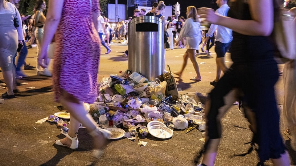 Nicht korrekt entsorgter Abfall am Züri-Fäscht 2023