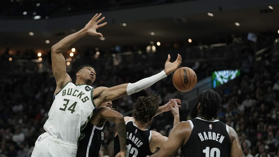 Saisonstart In Der Nba Antetokounmpo Fuhrt Titelverteidiger Milwaukee Zum Sieg Sport Srf