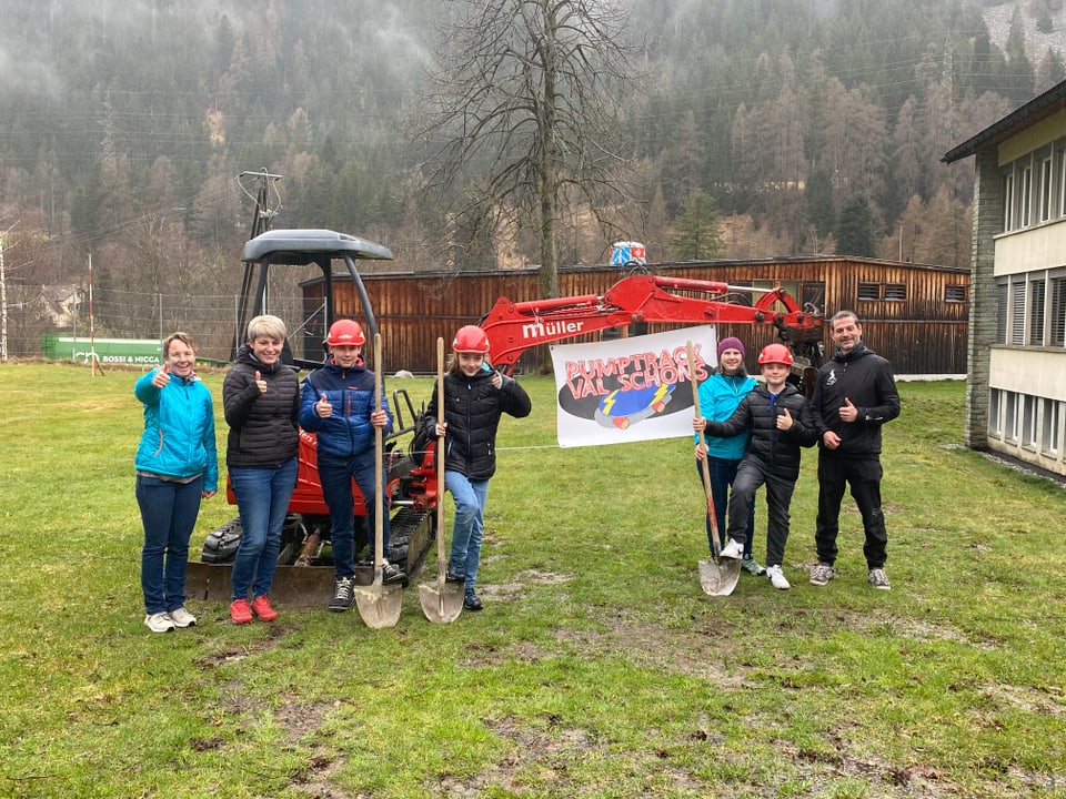 menschen schaufeln bagger