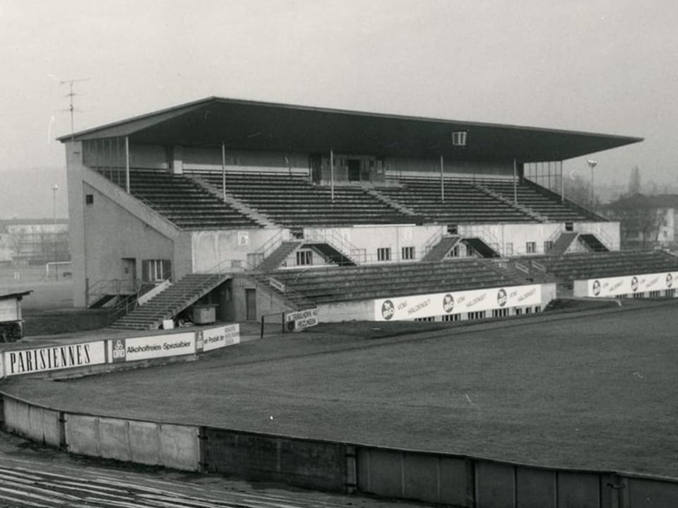 Betontribüne des Fussballstadions Schützenwiese in Winterthur im Jahr 1972.
