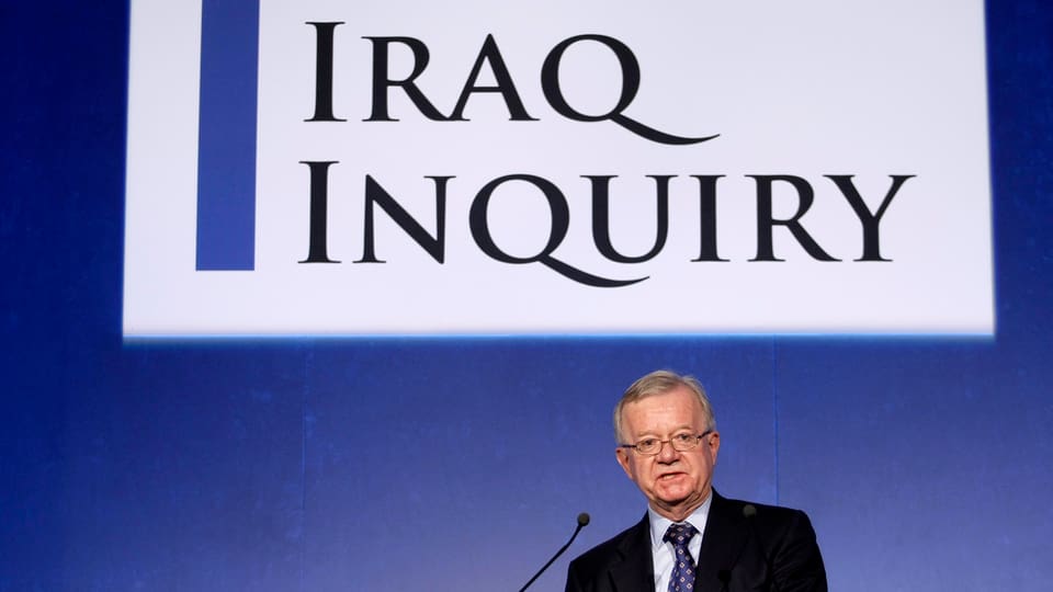 John Chilcot bei einer Rede zu seinem Bericht im Jahr 2009.