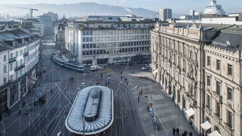 Blick aus der Vogelperspektive auf den Zürcher Paradeplatz.