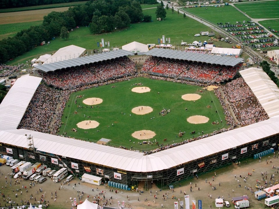 Eine grosse Arena zum Schwingen