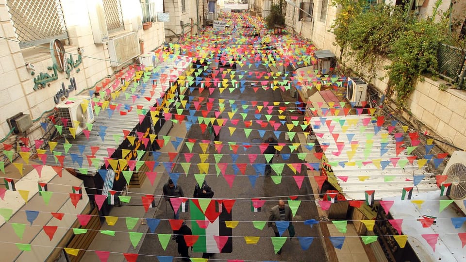 Altstadt von Nablus mit farbigen Wipfeln dekoriert
