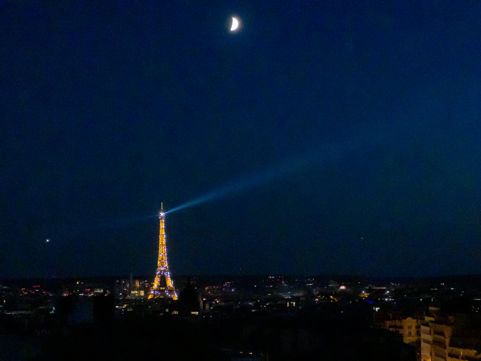 Paris 2024: Eiffelturm bei Nacht