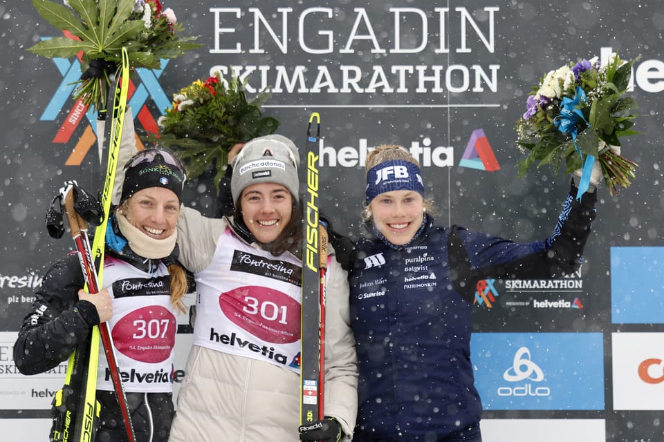 Engadin Skimarathon 2024: Das Siegerpodest der Frauen.