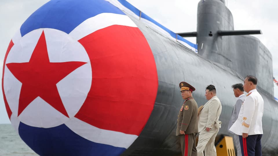 Das neuartige U-Boot mit der nordkoreanischen Flagge