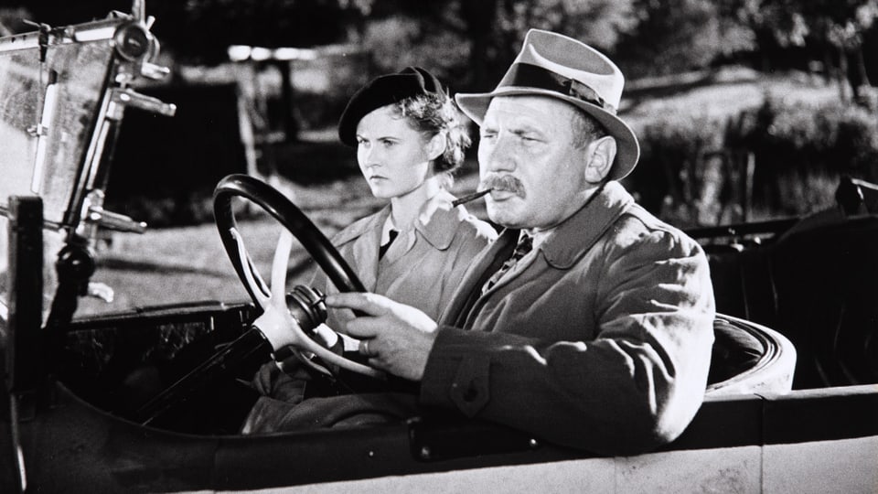 Anne-Marie Blanc im Film «Wachtmeister Studer» in einem Auton eben Heinrich Gretler.