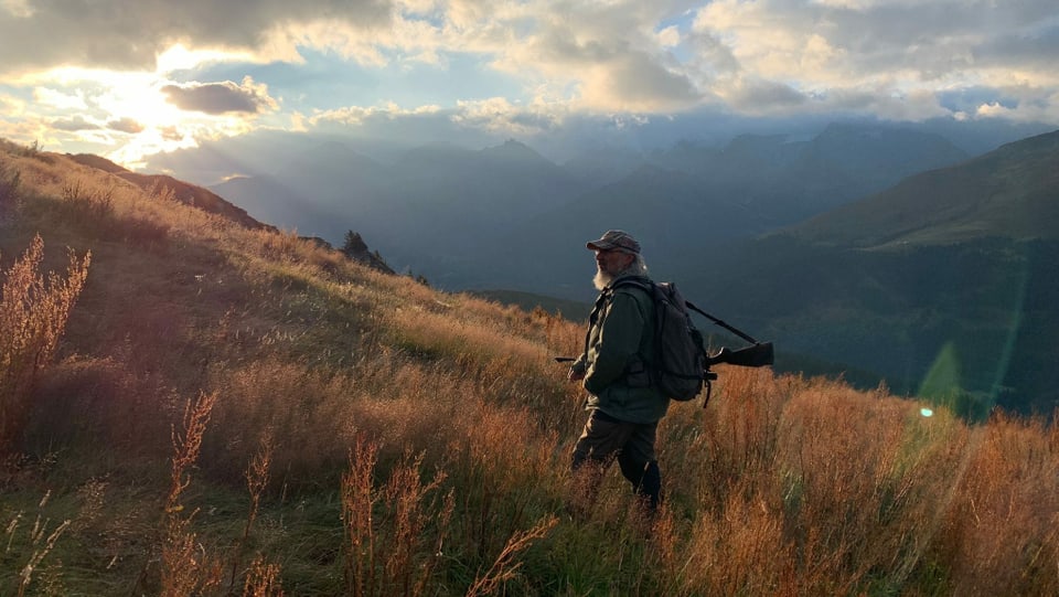 Reto Caviezel a chatscha sur Sedrun. 