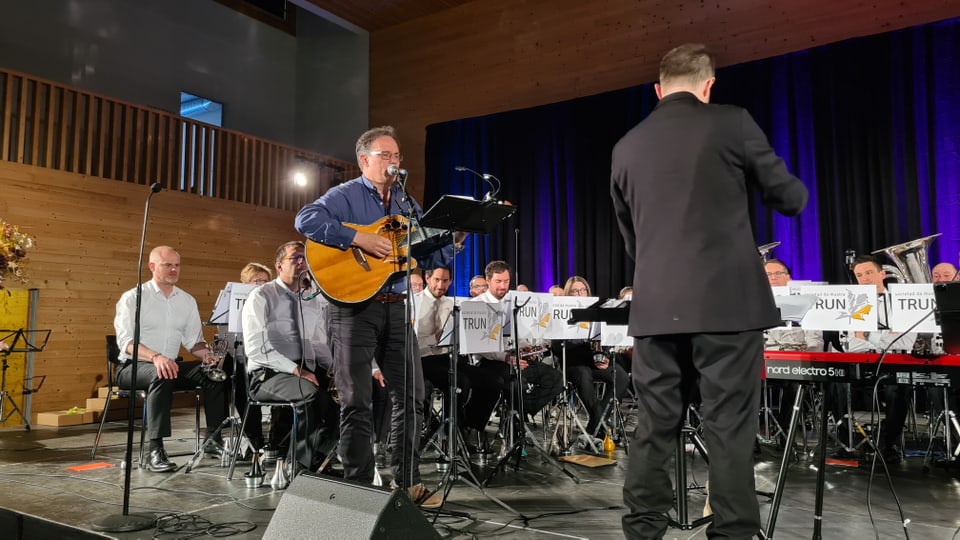 Marcus Hobi während des Konzerts in Trun mit der Musikgesellschaft Trun. 